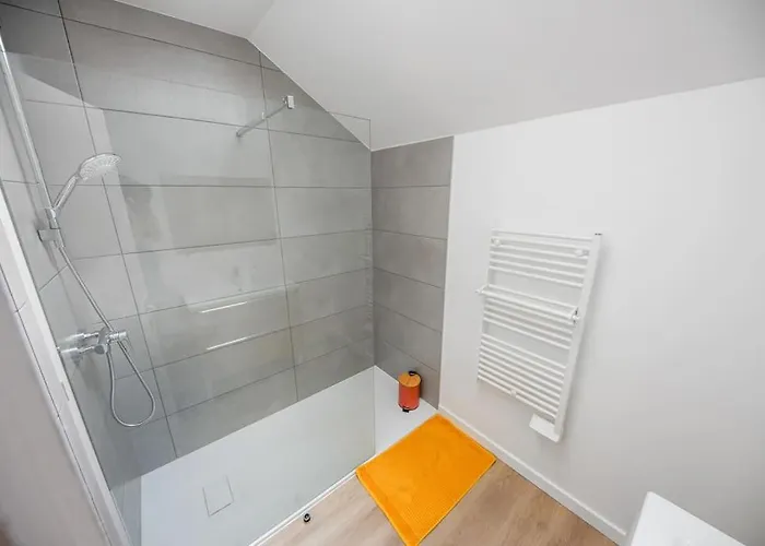 Chez Jean-paul - Rez De Jardin Et Parking *