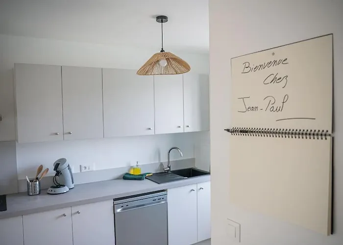 Chez Jean-paul - Rez De Jardin Et Parking *